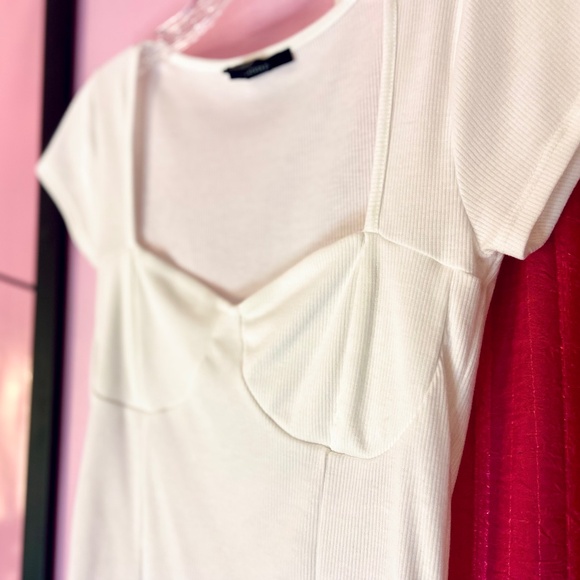 Forever 21 White Sculpted Bust Sweetheart Neckline Ribbed Blouse Women’s Medium - Picture 2 of 3